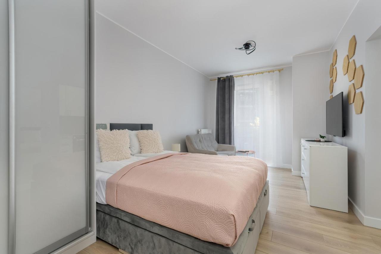 Stylish & Comfy Garbary With Parking By Renters Poznań