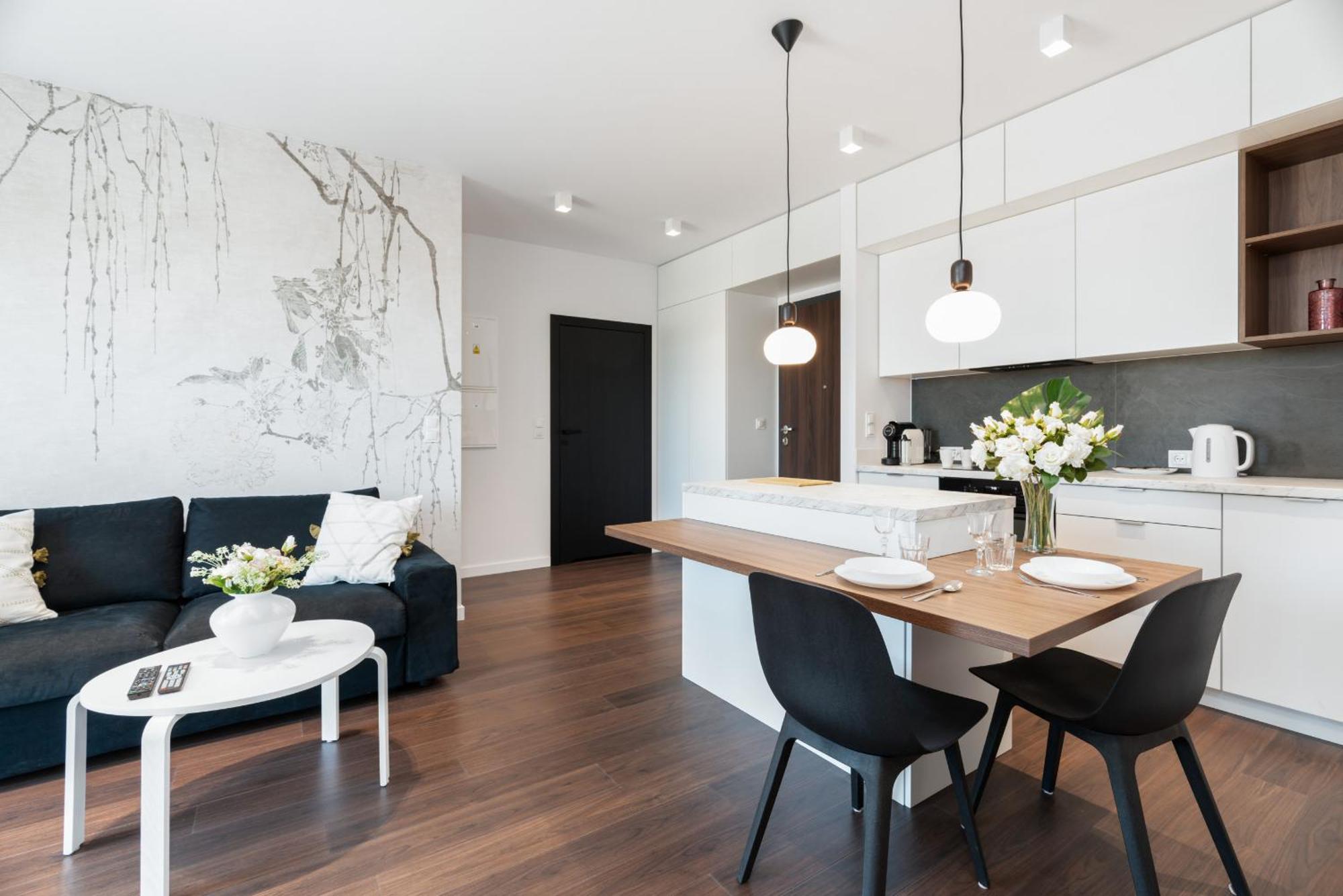 Stylish & Comfy Garbary With Parking By Renters Apartamento *